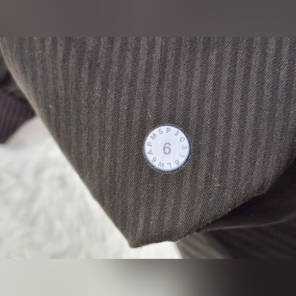 Lululemon Dance Studio Crop II *Unlined 20" Dark Olive. Size 6 - Picture 15 of 16